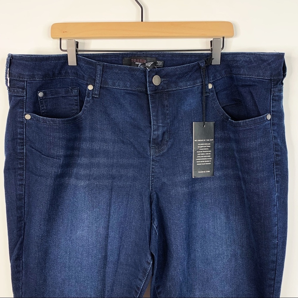 Torrid Skinny Leg Blue Denim Stretch Jeans NWT 22 - Picture 3 of 6